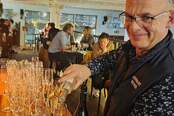 Da O'Keefe pouring some wine
